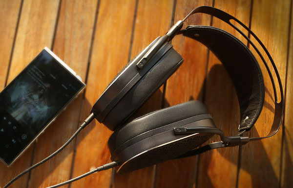 Acoustic Research AR-H1 Headphones Review | Sound & Vision