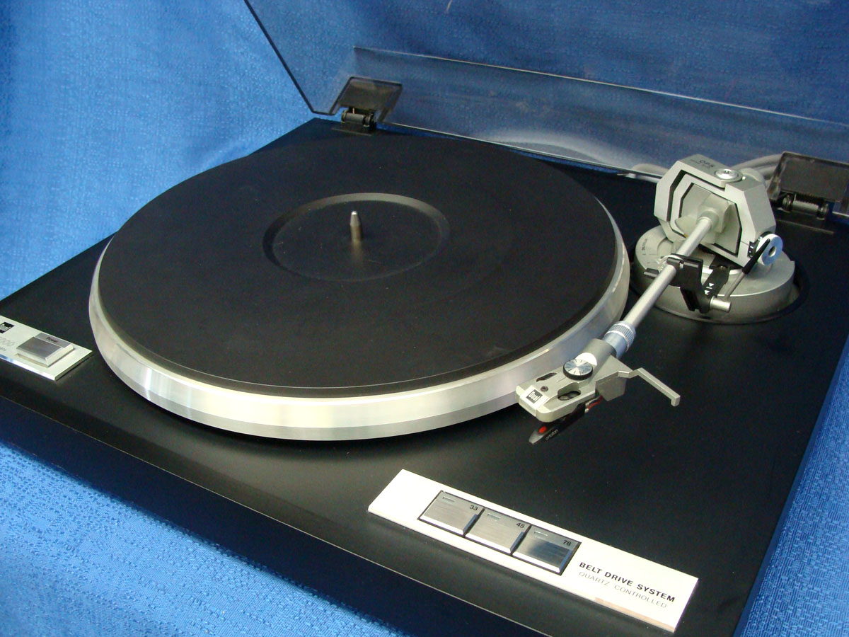 Five Vintage Turntables to Add to Your eBay Watch List Five Vintage Turntables to Add to Your eBay Watch List